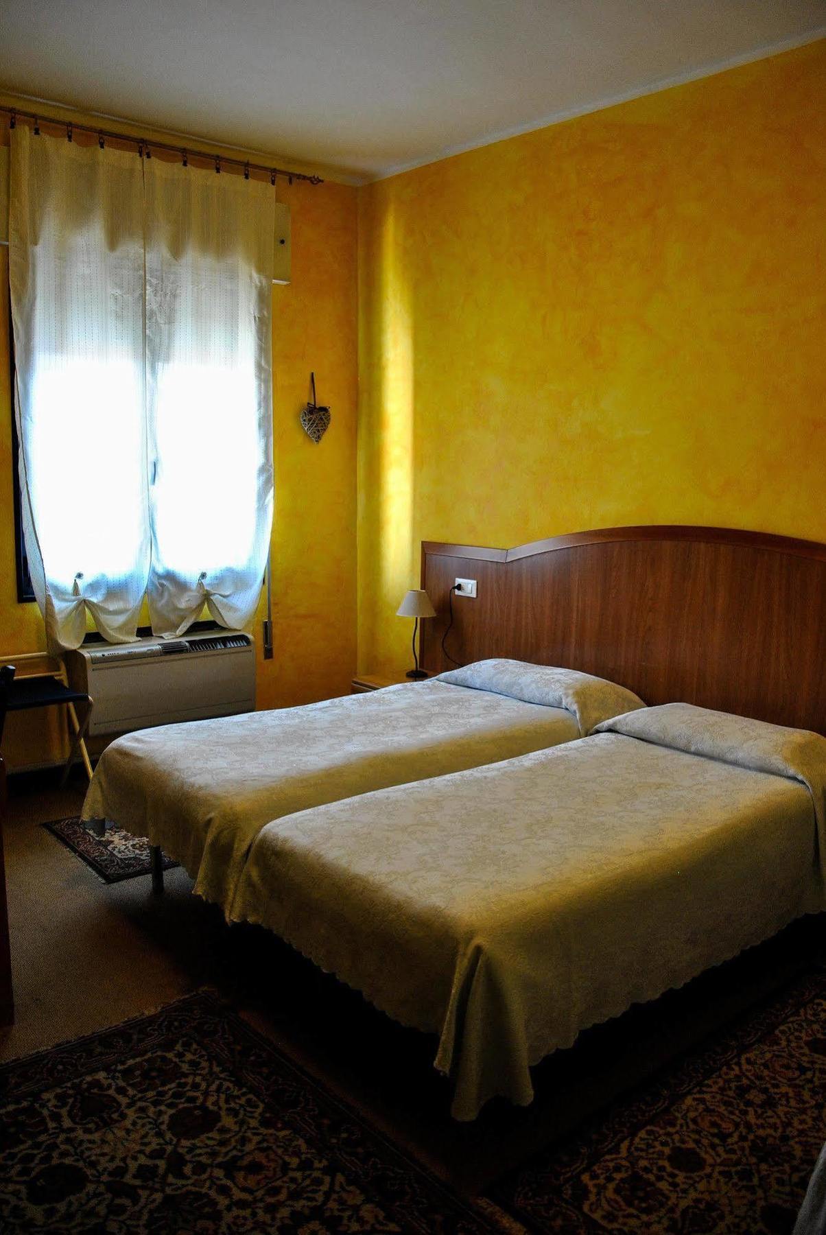 Hotel Alla Fiera ปาโดวา ภายนอก รูปภาพ